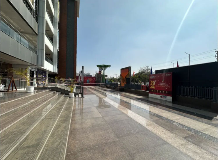 Gaur World SmartStreet construction update